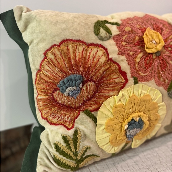 Pair (2) of Vintage Pier 1 Floral Embroidered Accent Pillows - Picture 3 of 12